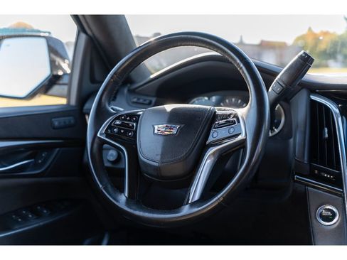 Used 2018 Cadillac Escalade Platinum image 27