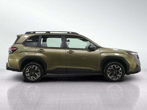 Used 2025 Subaru Forester Premium AWD/4WD image 6