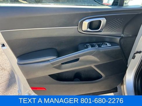 Used 2021 Kia Sorento LX AWD/4WD image 15