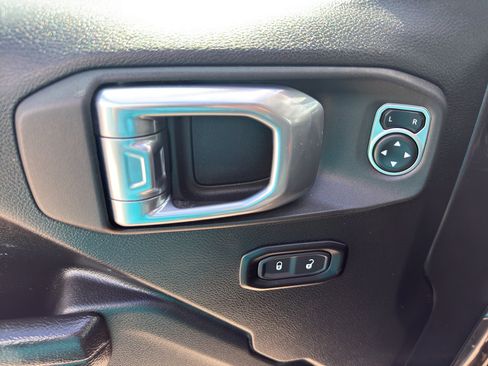Used 2023 Jeep Gladiator Sport AWD/4WD image 10