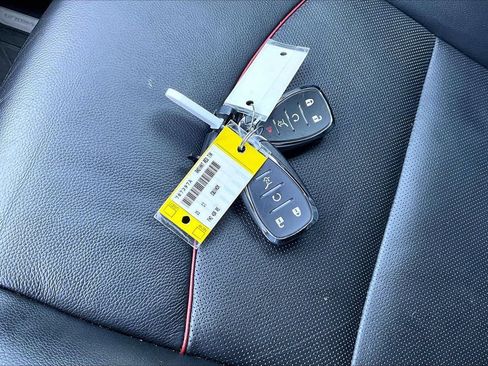 Used 2023 Chevrolet Equinox RS w/ RS Leather Package FWD image 31