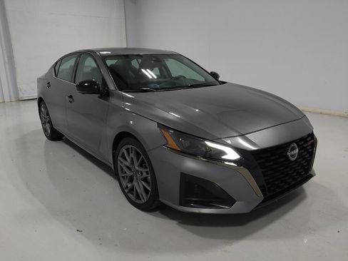 Used 2024 Nissan Altima 2.0 SR FWD image 13