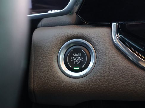 Used 2023 GMC Canyon Denali image 38