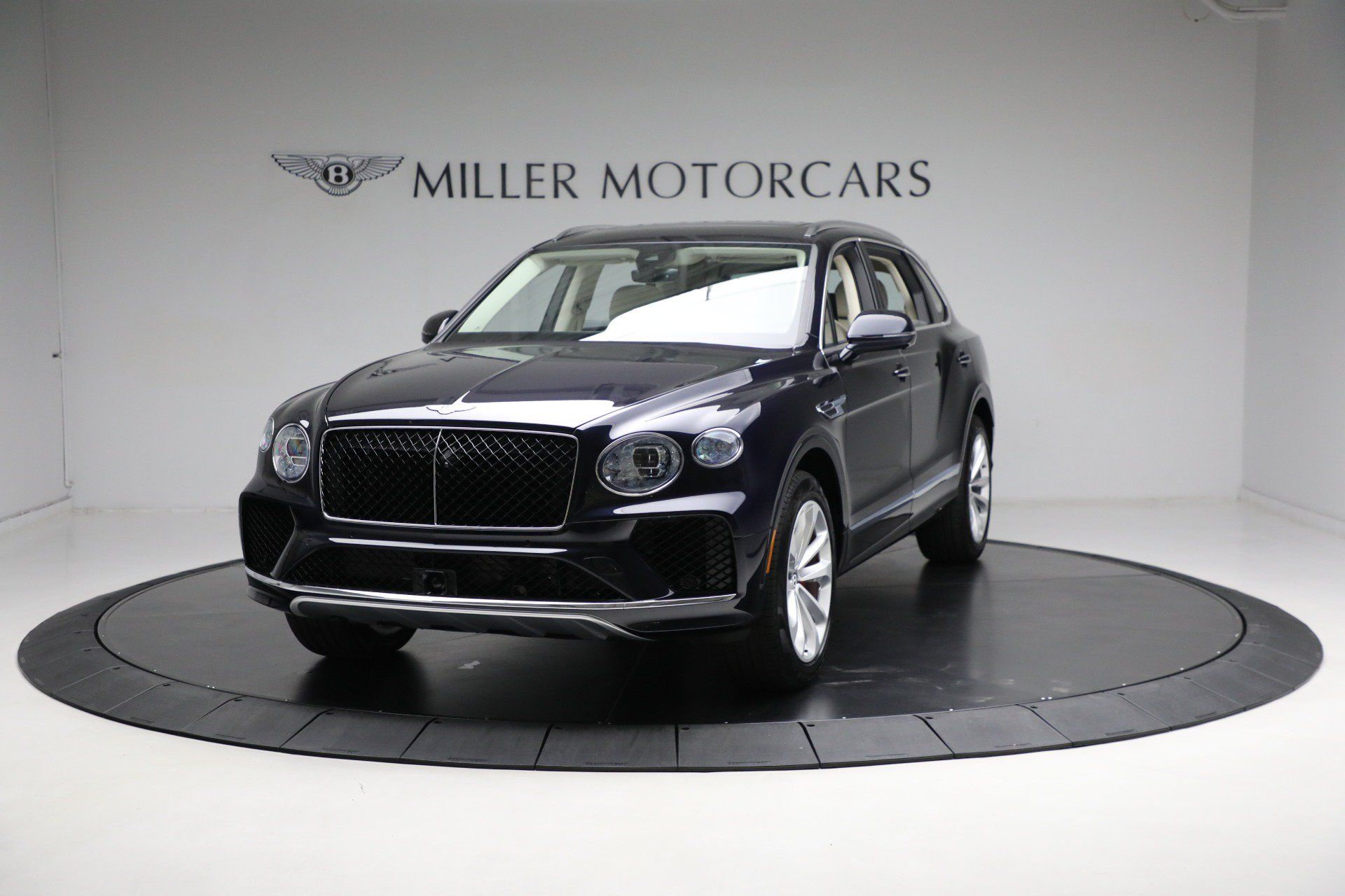 Used 2024 Bentley Bentayga Extended Wheelbase AWD/4WD image 1