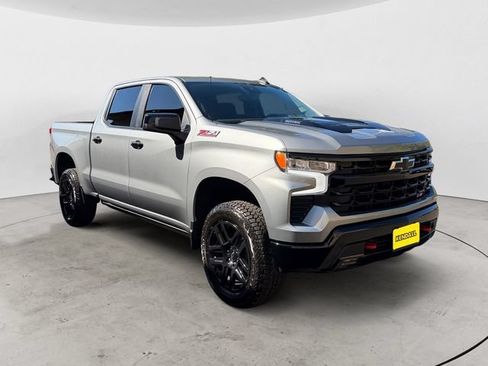 Used 2025 Chevrolet Silverado 1500 LT Trail Boss w/ Convenience Package II AWD/4WD image 7