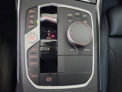 Used 2025 BMW 230i Coupe w/ Premium Package image 16