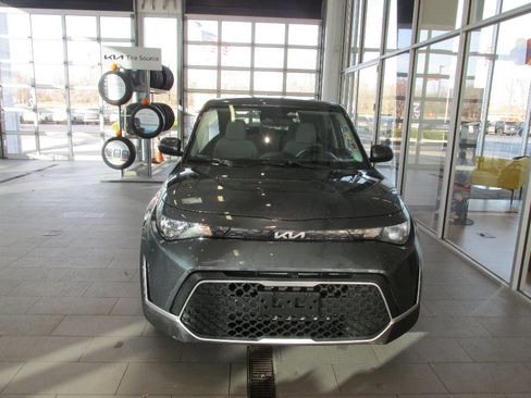 Used 2025 Kia Soul LX w/ LX Technology Package image 2