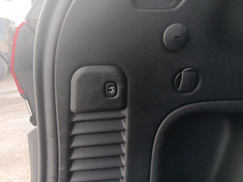 Used 2021 Jeep Grand Cherokee Laredo X image 15