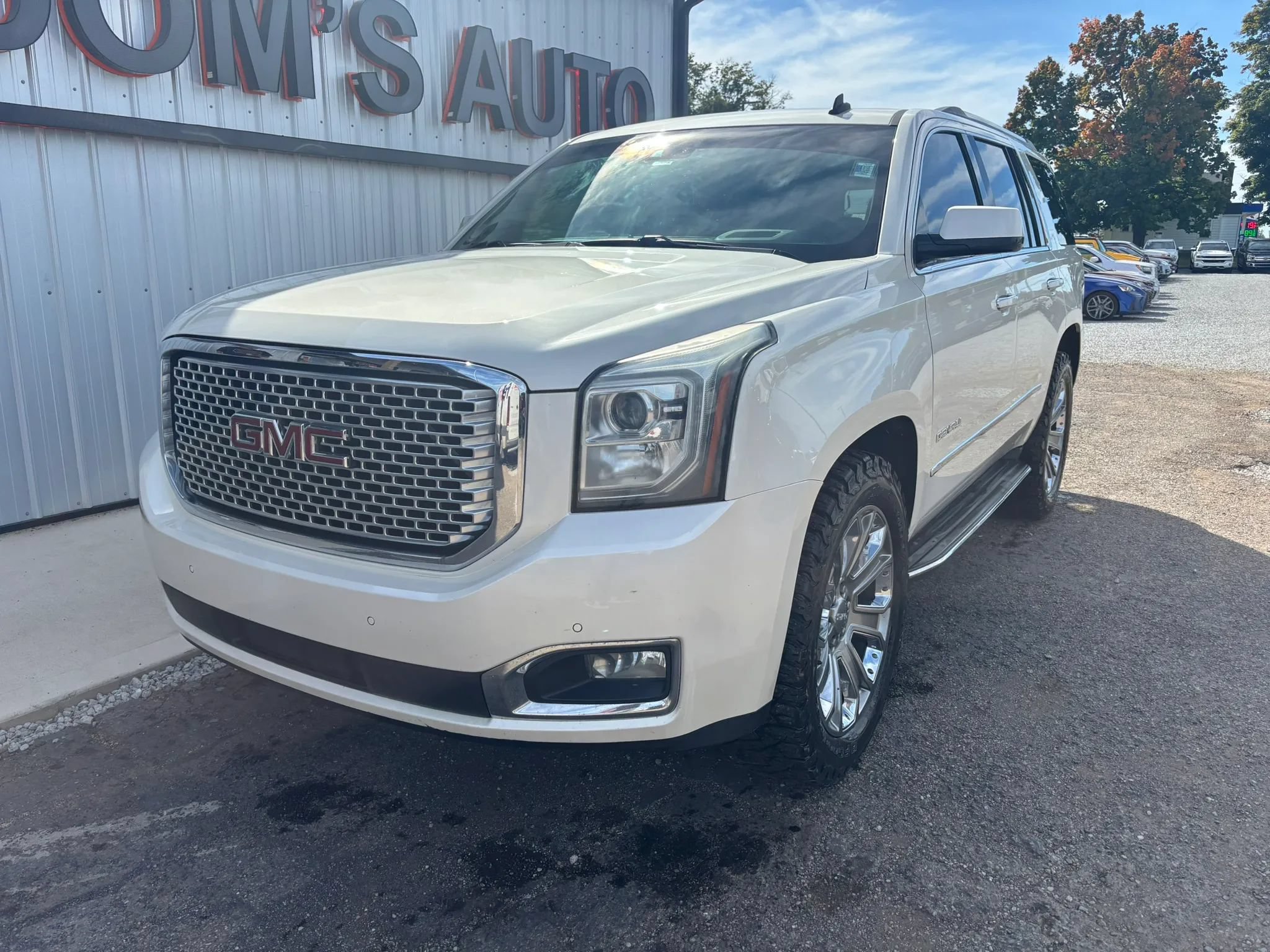 Used 2015 GMC Yukon Denali w/ Touring Package AWD/4WD image 13