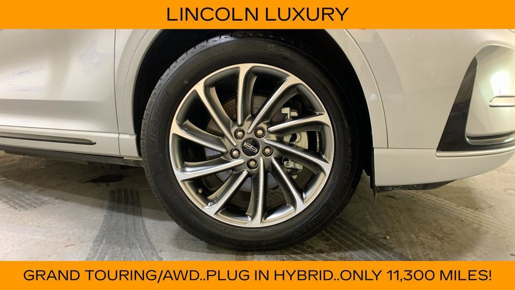 Used 2025 Lincoln Corsair Grand Touring w/ Towing Package AWD/4WD image 9