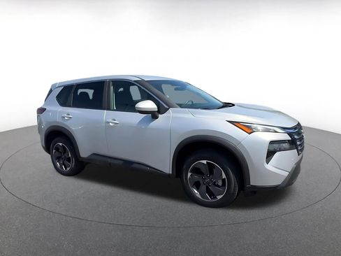Used 2025 Nissan Rogue SV FWD image 2