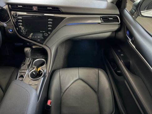 Used 2019 Toyota Camry XSE FWD image 18