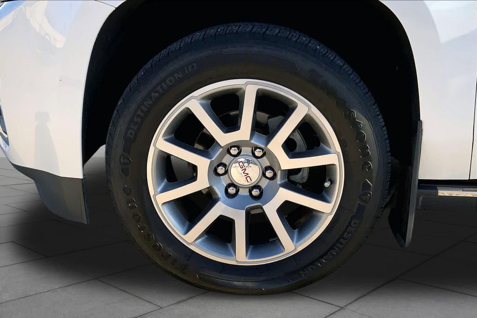 Used 2017 GMC Yukon Denali w/ Open Road Package AWD/4WD image 10
