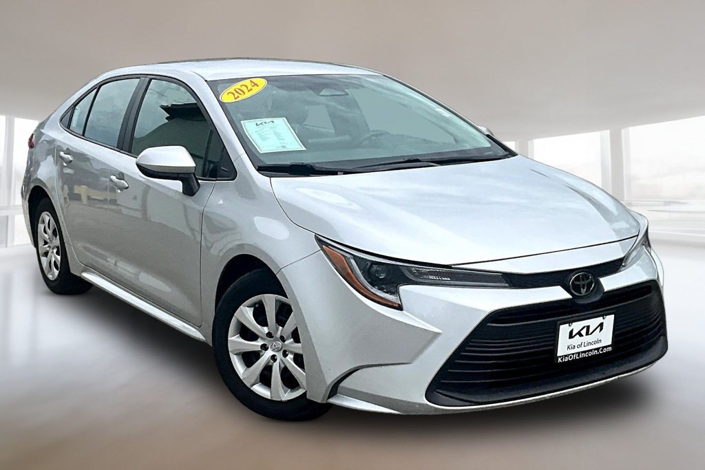 Used 2024 Toyota Corolla LE FWD image 3