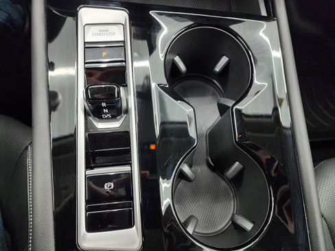 Used 2025 Volkswagen Atlas SE image 58