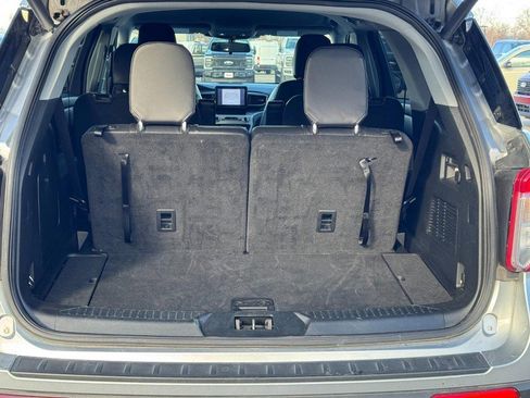 Used 2022 Ford Explorer XLT w/ Equipment Group 202A image 4