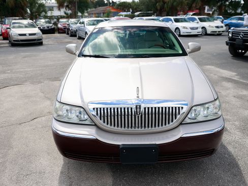 Used 2003 Lincoln Town Car Signature image 19
