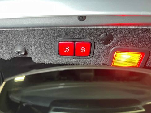 Certified 2018 Mercedes-Benz C 300 4MATIC Sedan image 17