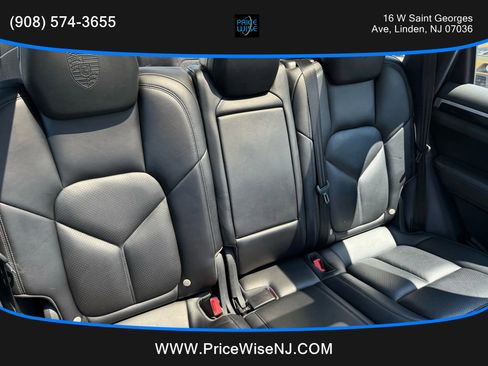Used 2017 Porsche Cayenne Platinum Edition image 26