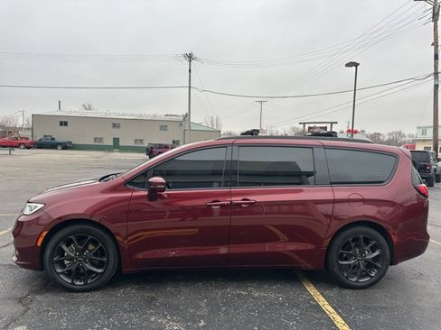 Used 2022 Chrysler Pacifica Limited w/ S Appearance Package image 7