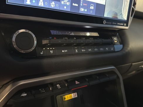 Used 2024 Toyota Tundra Limited image 24