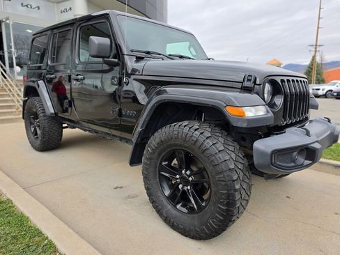 Used 2020 Jeep Wrangler Unlimited Sahara image 3