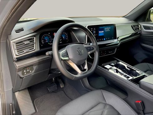 Used 2024 Volkswagen Atlas Cross Sport SE FWD image 18