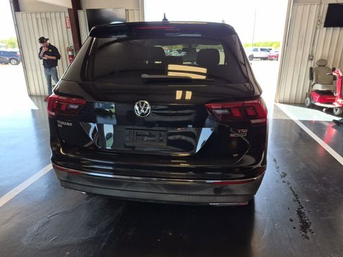 Used 2018 Volkswagen Tiguan SE w/ 3rd Row Seat Package image 6