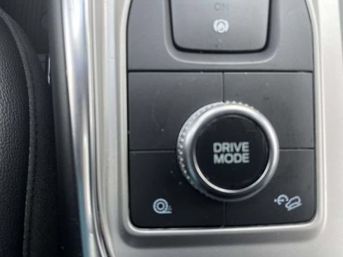 Used 2022 Ford Explorer Limited w/ Equipment Group 301A AWD/4WD image 33