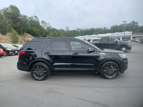 Used 2018 Ford Explorer XLT w/ Equipment Group 202A image 4