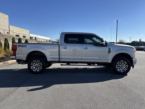 Used 2017 Ford F250 Lariat w/ FX4 Off-Road Package image 11