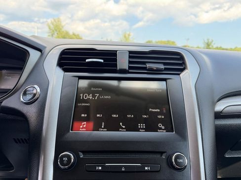 Used 2018 Ford Fusion SE w/ Fusion SE Technology Package FWD image 13