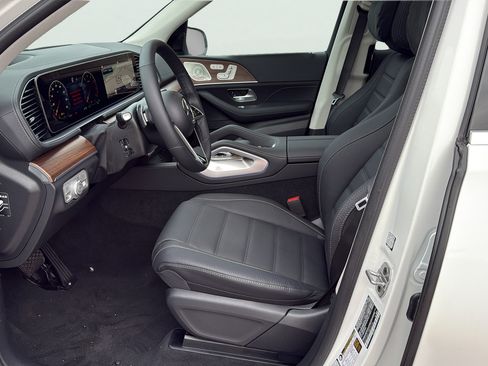 Used 2026 Mercedes-Benz GLS 450 4MATIC image 19