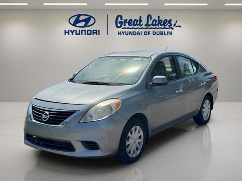 Used 2012 Nissan Versa SV FWD image 1