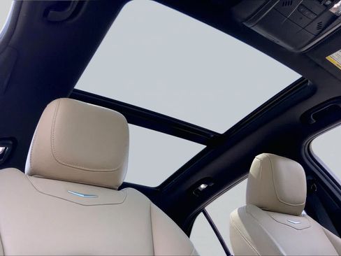Used 2024 Cadillac XT4 Luxury w/ Cold Weather Package FWD image 14
