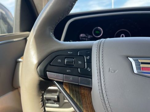 Used 2021 Cadillac Escalade ESV Premium Luxury Platinum image 18