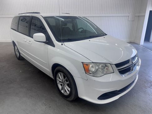 Used 2013 Dodge Grand Caravan SXT w/ UConnect Hands-Free Group image 3