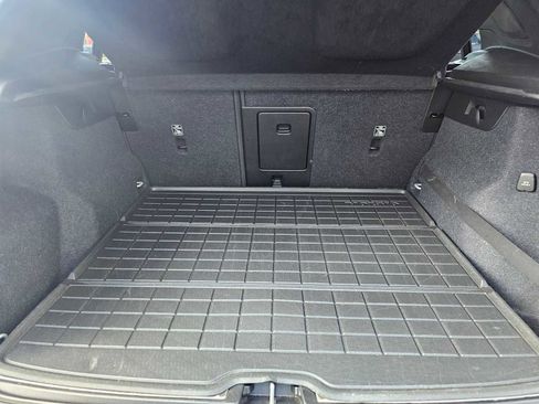 Used 2020 Volvo XC40 T5 R-Design w/ Protection Package image 16