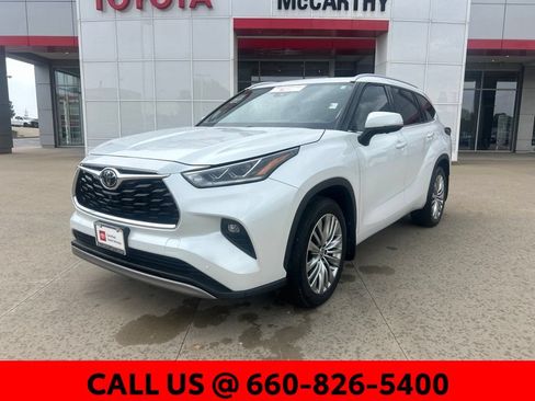 Certified 2024 Toyota Highlander Platinum AWD/4WD image 2