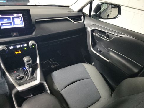 Used 2022 Toyota RAV4 LE AWD/4WD image 16