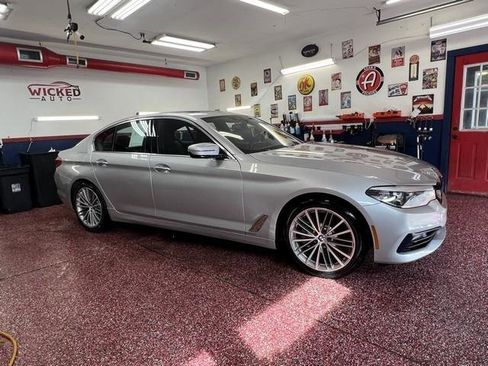 Used 2018 BMW 530i xDrive w/ Premium Package AWD/4WD image 4
