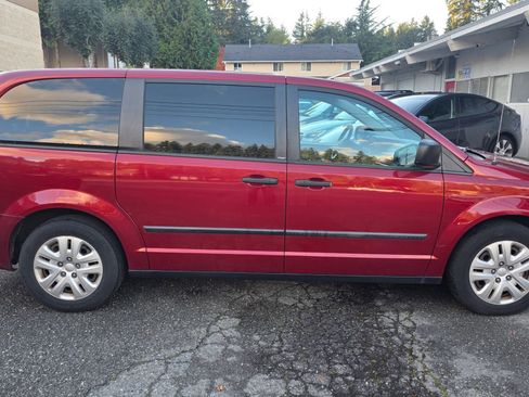 Used 2014 Dodge Grand Caravan American Value Package w/ UConnect Hands-Free Group image 4