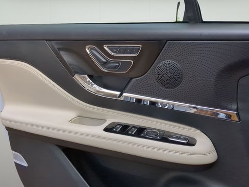 New 2026 Lincoln Corsair Premiere FWD image 12