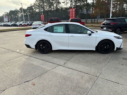 New 2026 Toyota Camry SE image 8