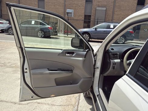 Used 2013 Subaru Forester 2.5X Premium AWD/4WD image 14