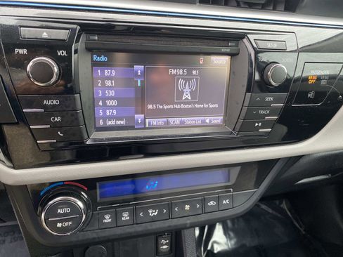 Used 2015 Toyota Corolla LE image 11