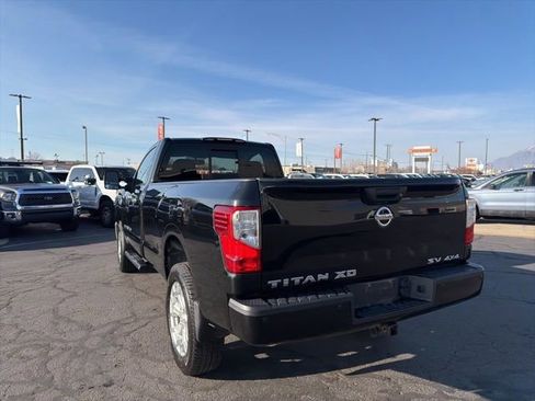 Used 2017 Nissan Titan SV image 16