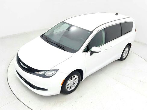Used 2023 Chrysler Voyager LX FWD image 13