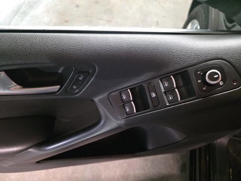 Used 2013 Volkswagen Tiguan SE image 18