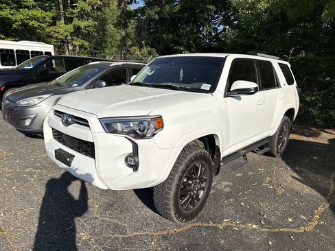 Used 2023 Toyota 4Runner SR5 AWD/4WD image 10